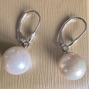 NWT JTV white 10mm cultured freshwater pearl earrings.